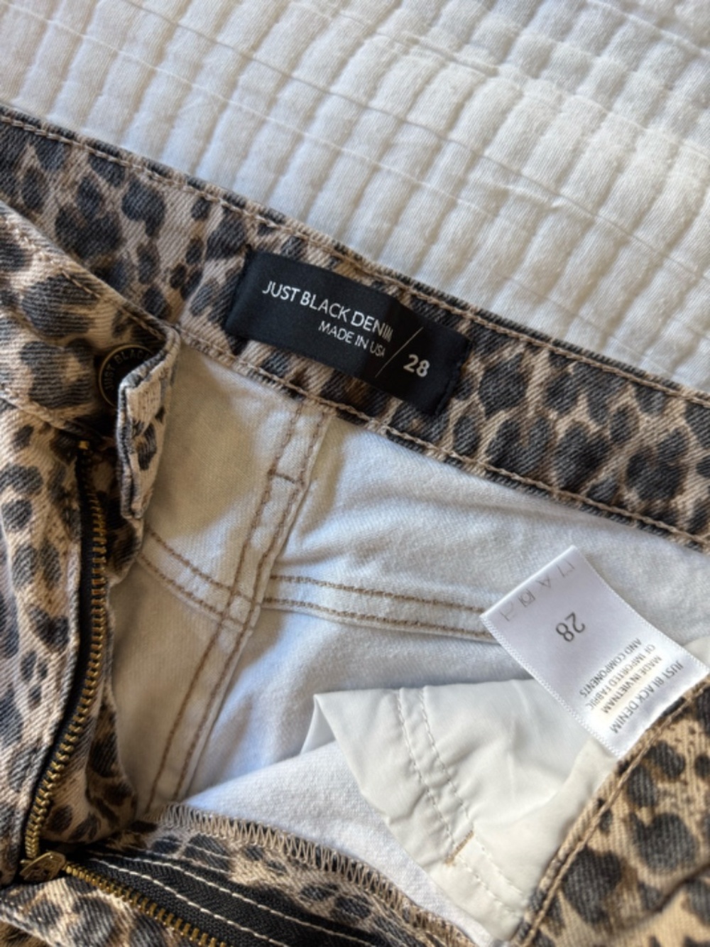 Just Black Denim Leopard Cropped Flare Jean - Size 28 - Picture 2 of 5